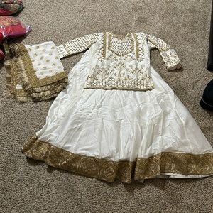 Women's Indian / Pakistani / Desi white lengha